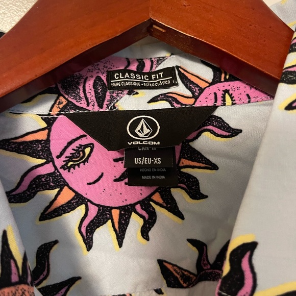 Volcom men’s short sleeve button down - Picture 2 of 5